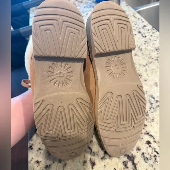 UGG Tan Boots with Cream Fur Lining - Picture 3 of 4